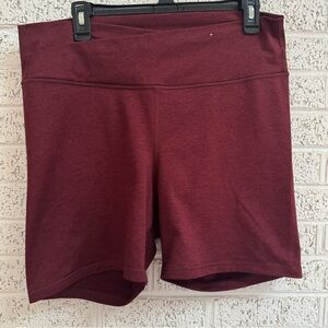 High-Rise Women's cloud-comfy Bike Shorts in Burgundy